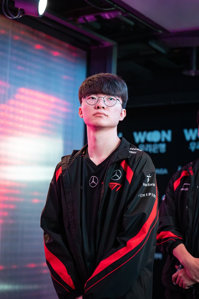 Faker cũng là tuyển thủ duy nhất của SKT T1 ngày xưa còn thi đấu và 